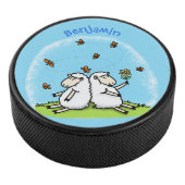 Schapenvrienden en vlinders cartoon hockey puck (3/4)