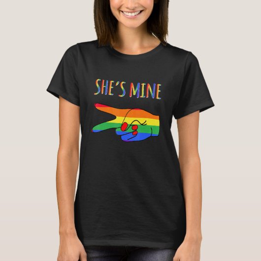 Scharen LGBT Ze Is Mine Lesbisch Paar Matching T-shirt (Voorkant)