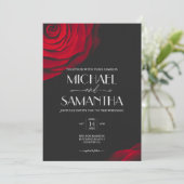  scharlaken rode roos bloemblaadje bruiloft kaart (Staand voorkant)