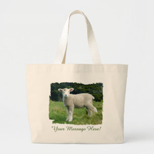 Scharrelend lammetje met modderig gezicht in de we grote tote bag