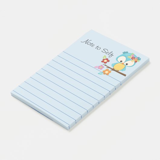 Scharrelende uil op tak persoonlijk post-it® notes (Schuin)