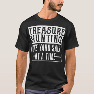 Schat jagen op één jaar verkoop op een tijdvlucht t-shirt