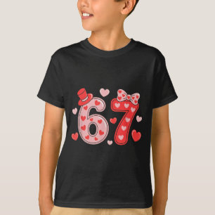 Schattig 67 Hartjes Nummer Zes Zeven Valentijnsdag T-shirt