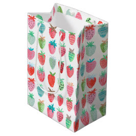 Schattig aardbeimeisje Verjaardag roze Medium Cadeauzakje