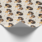 Schattig Afro-Amerikaans meisje met gouden bloemen Cadeaupapier (Hoek)