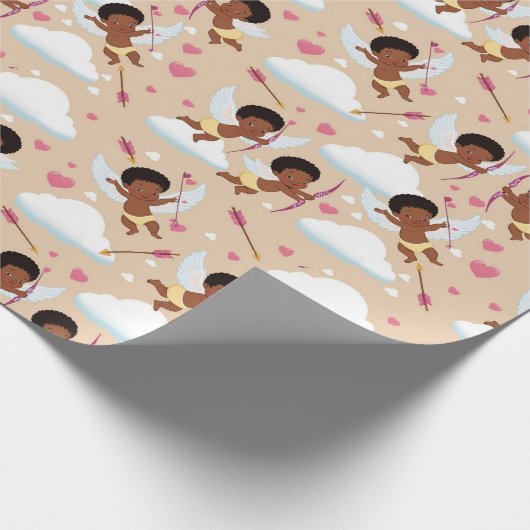 Schattig Afro-Amerikaanse Cherub met harten Cadeaupapier (Hoek)