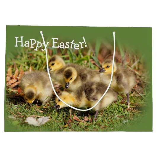 Schattig Baby Canada Gese op de gras Large Cadeautasje (Achterkant)