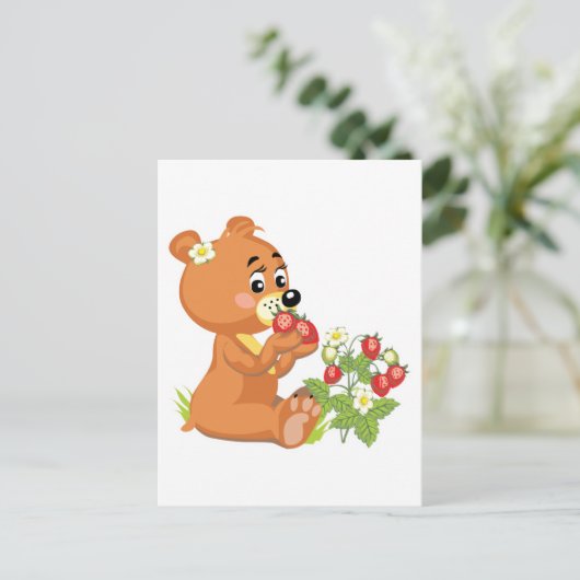 schattig beer dat aardbeien eet briefkaart (Staand voorkant)
