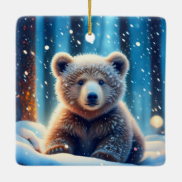 Schattig berenwelp in besneeuwd bos keramisch ornament