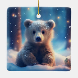 Schattig berenwelp in besneeuwd bos keramisch ornament