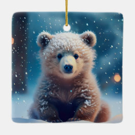 Schattig berenwelp in besneeuwd bos keramisch ornament
