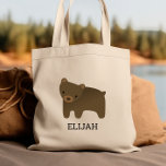 Schattig bruin Beer Kinderen op maat Tote Bag<br><div class="desc">Deze canvas tas van kinderen voor dierenvrienden bevat een schattige illustratie van een bruin beer. Pas het aan met de naam van uw kind in zwarte letters. Maakt een geweldige boekzak voor jongens of meisjes!</div>
