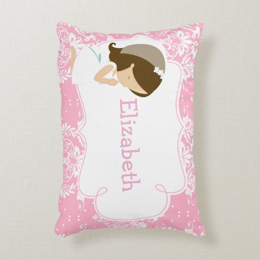 Schattig bruin meisje dat bidt en gedicht accent kussen (Voorkant(Verticaal))