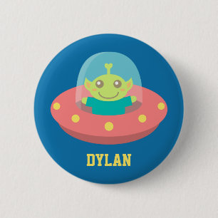 Schattig buitenaards wezen in ruimteschip, buiten  ronde button 5,7 cm