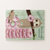 Schattig curieus Donut Eating Sloth Momma Slapen Legpuzzel (Horizontaal)