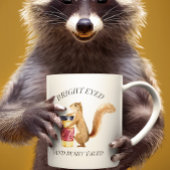 Schattig eekhoorn met heldere ogen en pluizige sta koffiemok