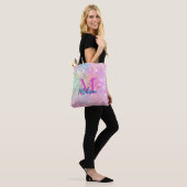 schattig eenhoornroze monogram tote bag (Op model)