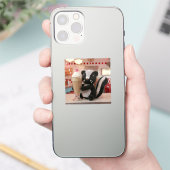 Schattig Gehaakt Stinkdier bij Retro Diner Sticker (Telefoon)