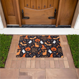 Schattig geïllustreerde halloween tekens op zwart  deurmat