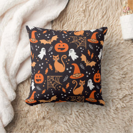 Schattig geïllustreerde halloween tekens op zwart  kussen