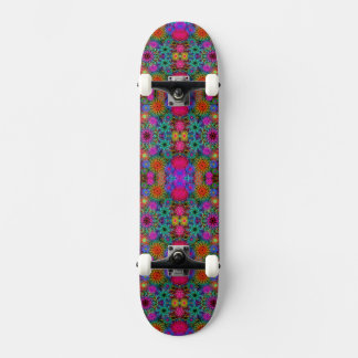 Schattig gekleurd spiraalpatroon persoonlijk skateboard