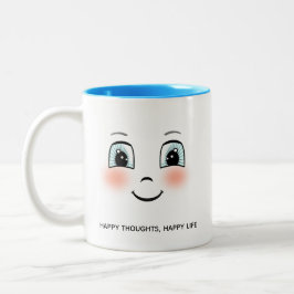 Schattig gelukkig gezicht met gepersonaliseerde te tweekleurige koffiemok