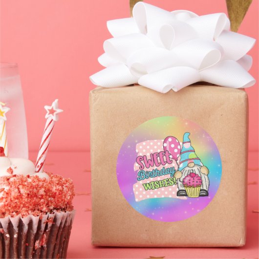 schattig gelukkig gnoom van de verjaardag ronde sticker (Feest)