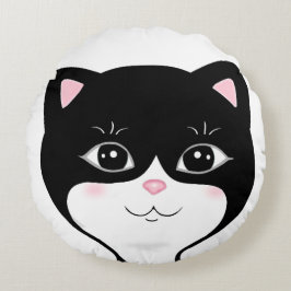 Schattig gelukkig tuxedo kattengezicht rond kussen
