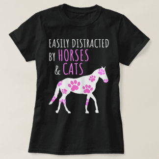 Schattig gemakkelijk afgeleid door paarden en katt t-shirt