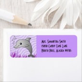 Schattig Grijs Dolfijn in Paarse Water Etiket (Insitu)