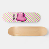 Schattig hart op roze & lime groene strepen persoonlijk skateboard (Horizontaal)