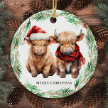 Schattig Hoogland Koe Kalf Boerderij Vrolijk Kerst Keramisch Ornament<br><div class="desc">Stuur deze kerst uw hartelijke wensen naar uw dierbaren met onze schattige Highland Koe kerstkaarten! Met een schattig trio van een Highland kalveren, allemaal uitgedost in feestelijke kleding, deze kaarten zijn zeker om een glimlach op ieders gezicht te brengen. Koe met een kerstmuts en geruite wintersjaal, waardoor ze een feestelijk...</div>