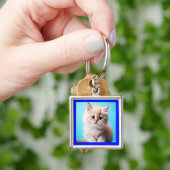 Schattig katje met blauwe achtergrond sleutelhanger (Hand)