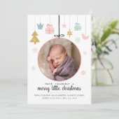 Schattig Kerstmis Kleine Kerstbal Foto Geboorte Aankondiging (Staand voorkant)