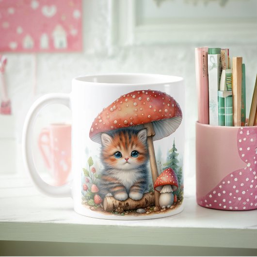Schattig kitten onder paddenstoelenparaplu koffiemok