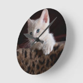 Schattig Kitty Kijkend Ronde Klok (Hoek)