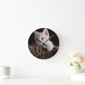 Schattig Kitty Kijkend Ronde Klok (Huis)
