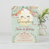 Schattig klein dumpling eerste verjaardag uitnodig kaart (Staand voorkant)