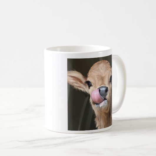 Schattig klein kalf Tiny Tinker op een mok (Voorkant rechts)