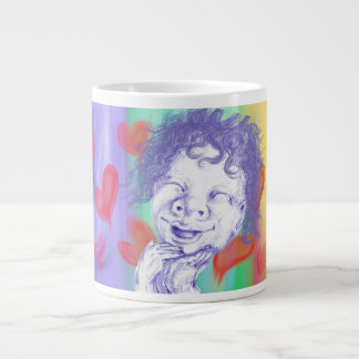 Schattig klein kind dat lacht van plezier grote koffiekop