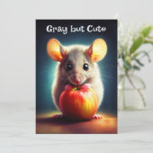 Schattig klein knaagdier met rode appel dicht kaart (Staand voorkant)