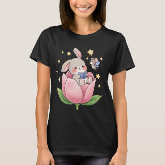 Schattig Konijn Leest Boek in Roze Bloem met Fee  T-shirt