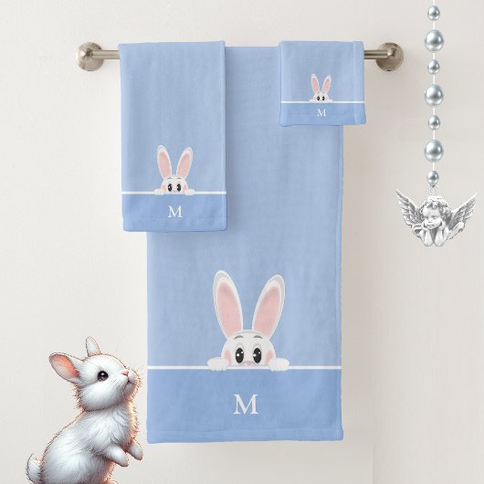 Schattig Konijn & Monogram op Lichtblauw Bad Handdoek