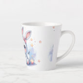 schattig konijn zittend op de maan latte mok (Rechts)