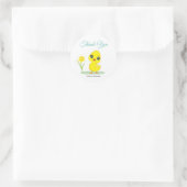 Schattig kuiken met bloem bedankt ronde sticker (Tas)