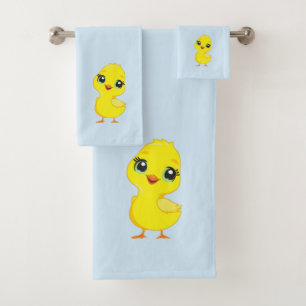 Schattig kuiken op lichtblauw bad handdoek