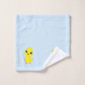 Schattig kuiken op lichtblauw bad handdoek (Wasdoekje)