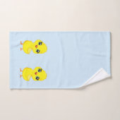Schattig kuiken op lichtblauw bad handdoek (Handdoek)