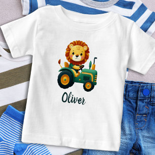 Schattig Leeuwenwelpje op Charmante Groene Tractor