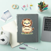 Schattig Leeuwtje met Naambordje Sticker (iPad Cover)